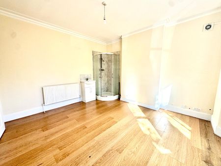 Chatham Road, Kingston Upon Thames, KT1 3AA - Photo 4