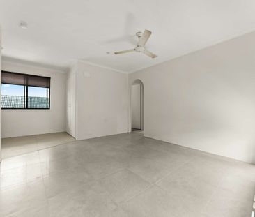Freshly Renovated 3 Bedroom Home with Garage | Available Now in Mou... - Photo 5