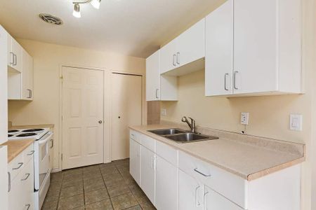 Renovated Suite - 2 Bedroom - Photo 3