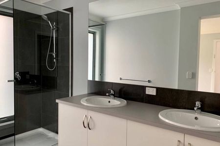 Modern Family Living in a Prime Paynesville Location - Photo 2