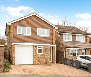 A bright 4 bedroom detached family home with garage and off street parking - Photo 3