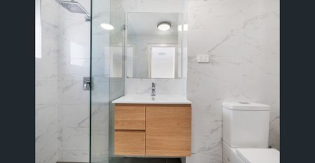 Renovated furnished one bedroom apartment with stunning views - Photo 4