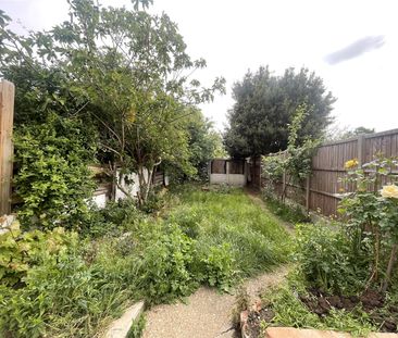 Norfolk Avenue, N13, London - Photo 3