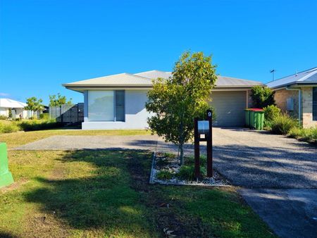 Impeccable Family Living only 800m from the Waterfront - Photo 2