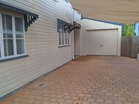 DUAL - LIVING 2 STOREY TIMBER HOME,DECK, POOL & SHED. - Photo 4