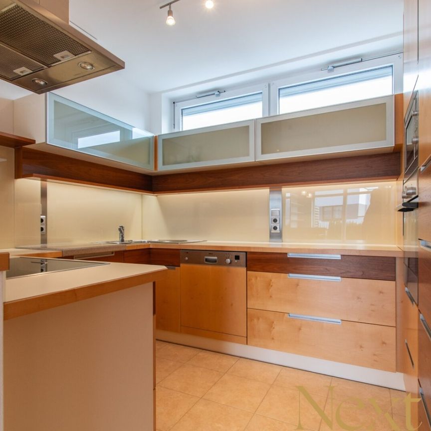 Gemütliche 3-Zimmer-Wohnung mit Eigengarten und Tiefgaragenparkplatz in Leonding-Zentrum zu vermieten! - Foto 1