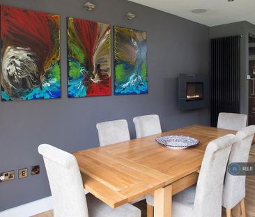 3 bedroom flat to rent - Photo 4