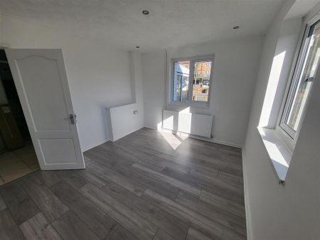 2 bedroom property to rent - Photo 2