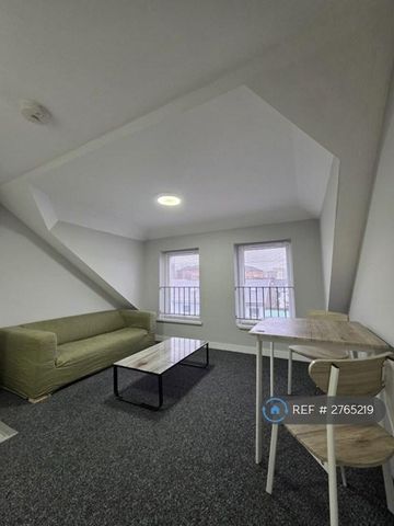 2 bedroom flat to rent - Photo 2