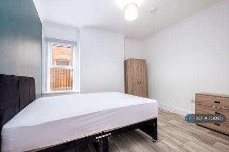 1 bedroom in a house share to rent - Photo 2