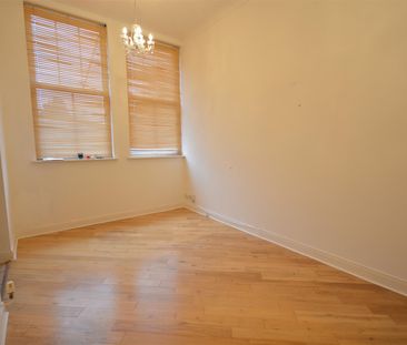 Queen Alexandras Way, Epsom, KT19 7DW - Photo 2