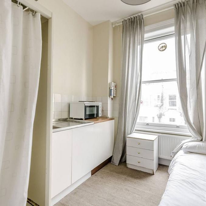 Studio to rent - Photo 1