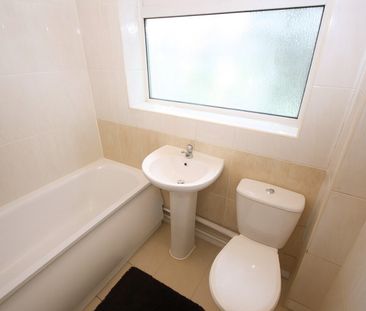 Two Bedroom First-Floor Maisonette Walking Distance to Northolt Sta... - Photo 5