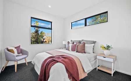 Stylish City-Fringe Living – Modern, Easy Care & Convenient! - Photo 4