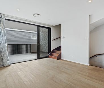 Tri-level Townhouse with City Views! - Photo 1