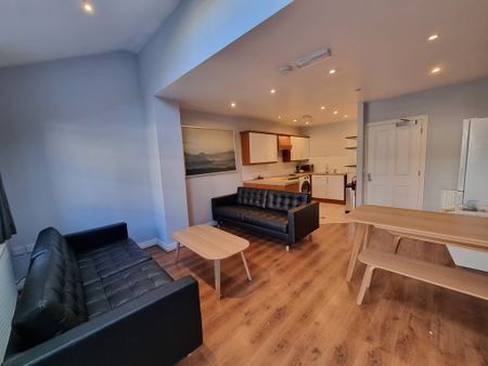 6 Bed Student Accommodation - Photo 2