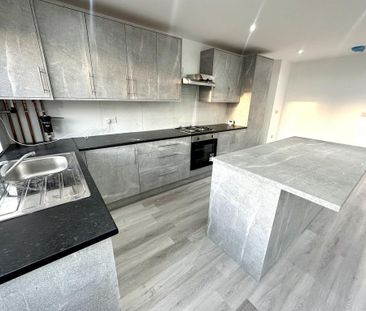 4 bedroom terraced house to rent - Photo 4