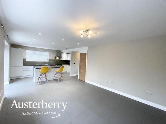 3 bedroom semi-detached bungalow to rent - Photo 1