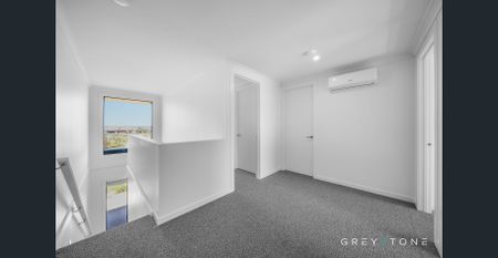 For Lease - Modern 4-Bedroom Townhouse Opposite Parkland - Photo 5