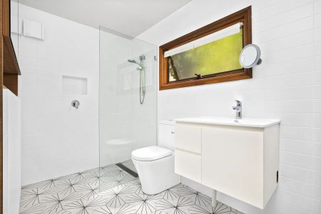 Stylish, Sunlit Cottage Just Steps from Cremorne Village - Photo 4