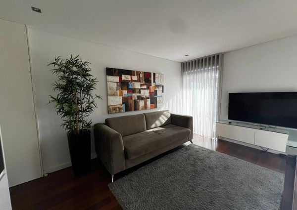 Apartamento T1 mobilado e equipado na zona do Cais da Fonte Nova (centro de Aveiro) .