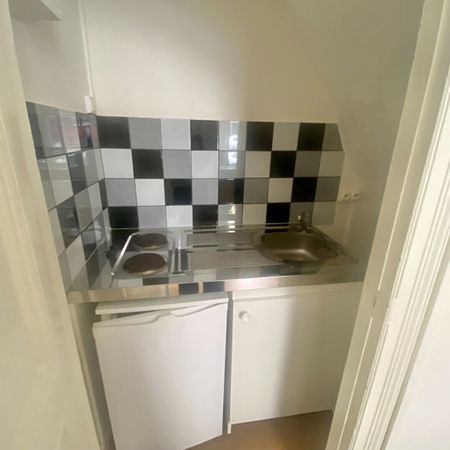 A LOUER - ILE DE NANTES - Studio REFAIT RECEMMENT A NEUF - Photo 3