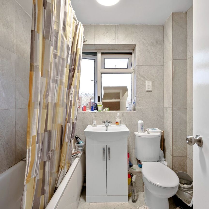 Goodwin Close, Mitcham, CR4 - Photo 1