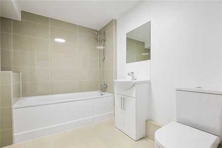 3 bedroom flat to rent - Photo 4
