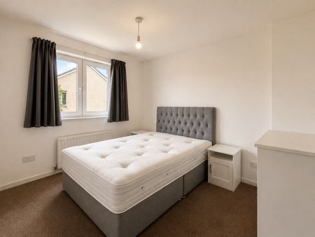 2 Bed Flat, Saughton Road, EH11 - Photo 2