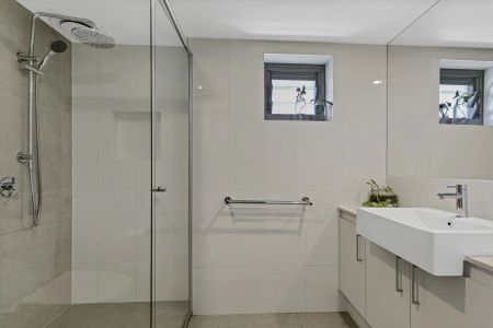 Stylish Waterfront Living in the Heart of Maroochydore - Photo 2
