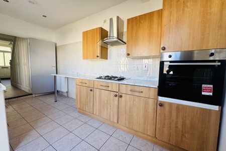 Commercial Road - Photo 3