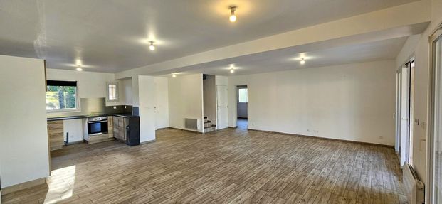 Location Maison 5 pièces 135m² GONFARON 83590 - Photo 1