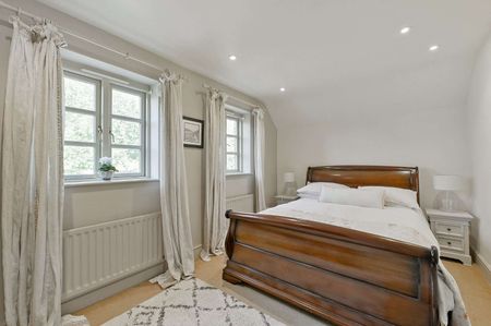 A well presented family home situated in sought after village location with stunning views over open countryside. - Photo 5