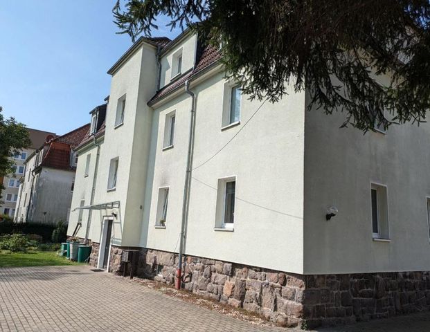 Ruhige frisch renovierte 3 Zimmer Wohnung mit eigenem Garten - Foto 1