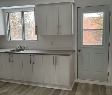 3 1/2 Entièrement Rénové - Photo 1