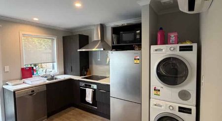 Immaculate, Fully Furnished Studios – Prime Location Near Hospital - Photo 2