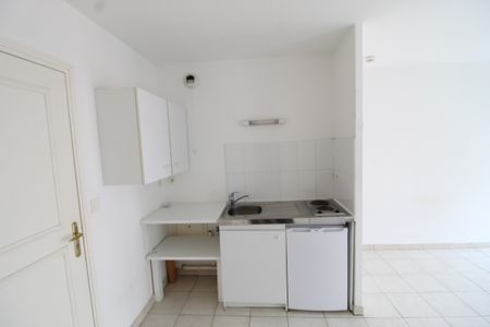 Location Appartement 1 pièce 28m² - Photo 4