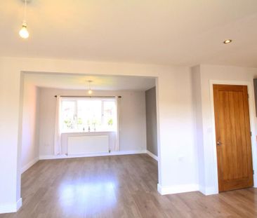 3 bedroom detached house to rent - Photo 2