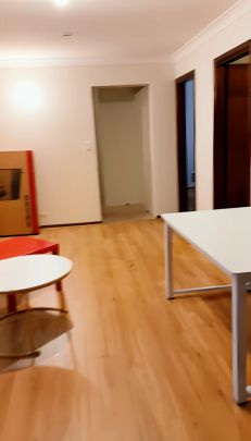 3 beds 1 bath - Photo 1