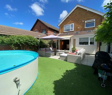 4 bedroom detached house to rent - Photo 2