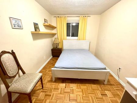 For Lease - 3025 Cedarglen Gate Unit# 29, Mississauga, Ontario - Photo 2