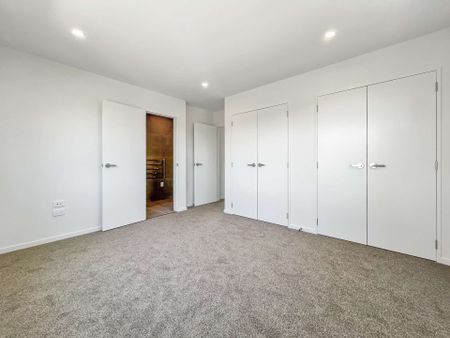 Stunning New Build Home on Claymore Street! - Photo 3