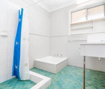 Spacious Family Home - Photo 4