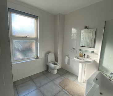 4 Bed End Terrace, Hazeldene Road, IG3 - Photo 2