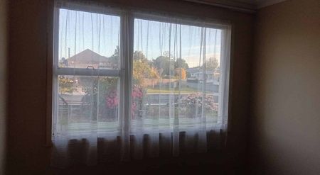 Under renovation- 3 bedroom- Garaging plus!! - Photo 5