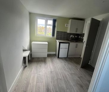 Studio to rent - Photo 5