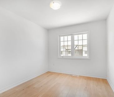 For Lease - 20 Silo Mews, Barrie, Ontario - Photo 2