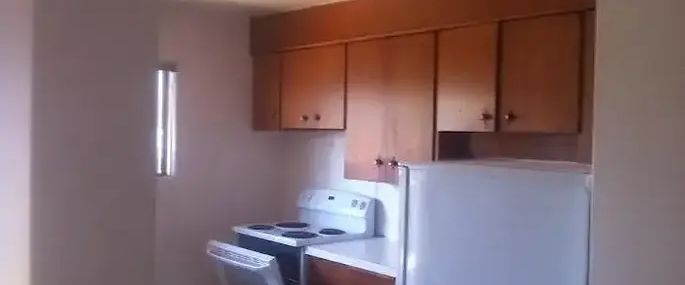 1 bedroom apartment, 2nd floor in 2 story walk up UofC 10 min walk | Calgary - Photo 1