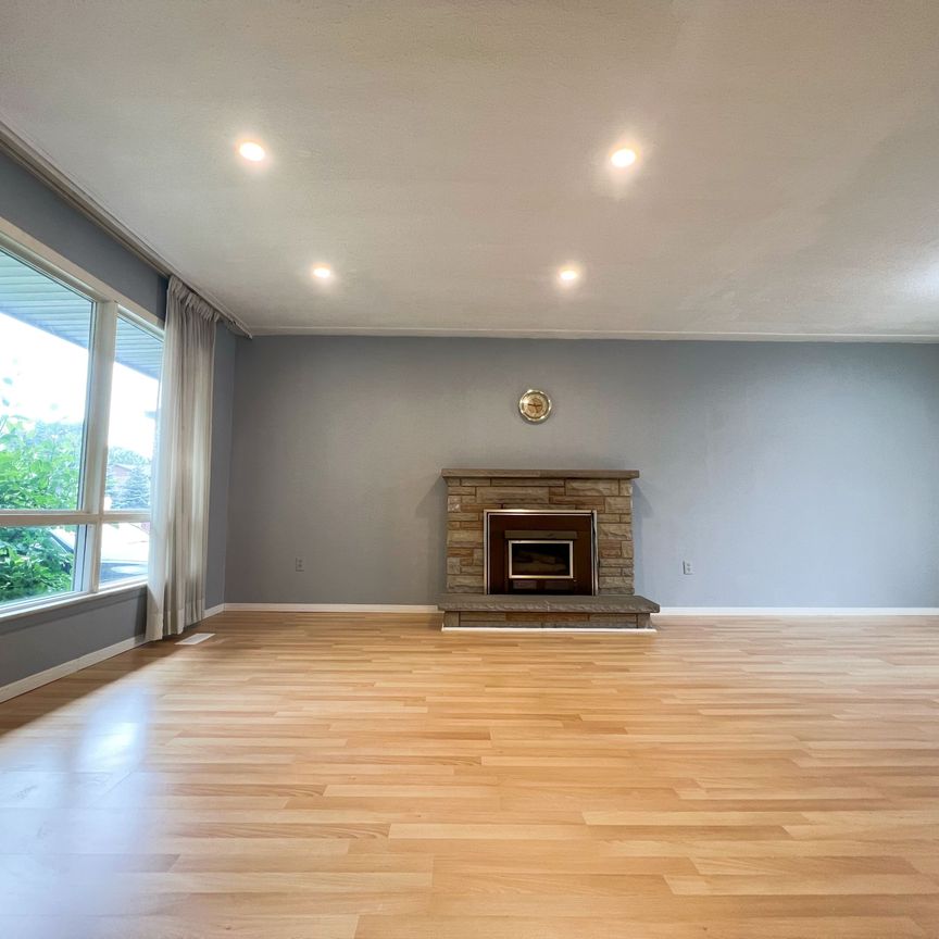 For Lease - 403 Denlow Avenue, Hamilton, Ontario - Photo 1