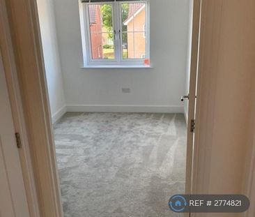 3 bedroom semi-detached house to rent - Photo 4